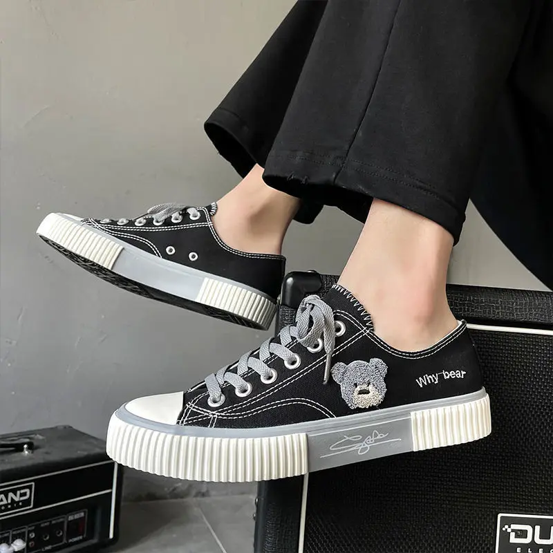 2023 Summer Men Casual Canvas Shoes Bear Print Letters Lace Up Couple Vulcanized Shoes Korean Style Flat Bottom Skateboard Shoes
2023 Summer Men Casual Canvas Shoes Bear Print Letters Lace Up Couple Vulcanized Shoes Korean Style Flat Bottom Skateboard Shoes