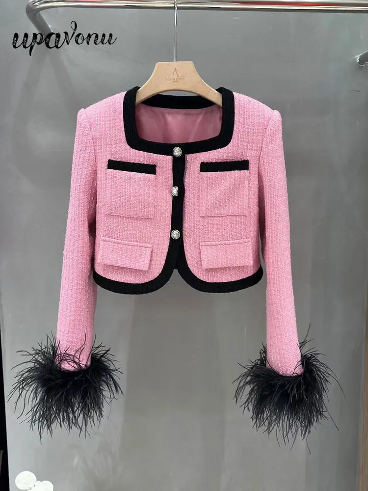 2023 Autumn/Winter Women's Pink Fragrant Coat Fashion Square Neck Long Sleeve Feather Design Single breasted Short Denim Coat
2023 Autumn/Winter Women's Pink Fragrant Coat Fashion Square Neck Long Sleeve Feather Design Single breasted Short Denim Coat