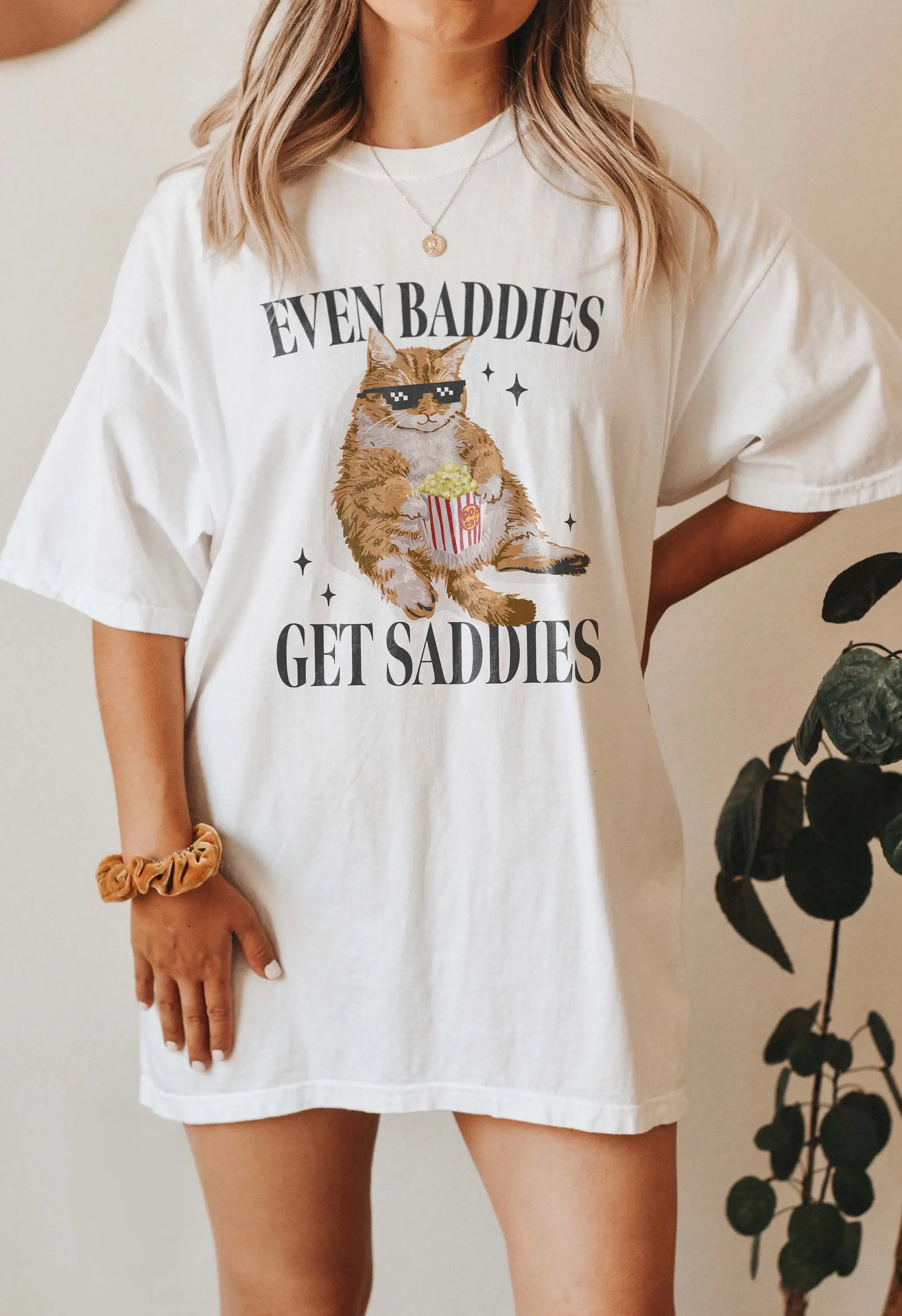

Женская футболка со слоганом даже Педди получить девиз, забавная Хлопковая женская футболка с принтом «кот ест попкорн», новинка 2024, модная футболка для девушек