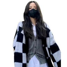 Women Cardigan Sweater Black and White Plaid Sweater Tops Plaid Contrast Jacket Color-blocking Loose Winter Fall Clothes
Women Cardigan Sweater Black and White Plaid Sweater Tops Plaid Contrast Jacket Color-blocking Loose Winter Fall Clothes