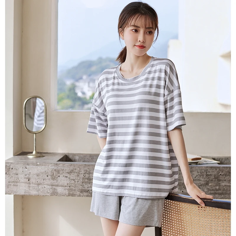 Summer thin new style silk cotton round neck pullover with chest pad women's pajamas short sleeve shorts casual simple home suit
Summer thin new style silk cotton round neck pullover with chest pad women's pajamas short sleeve shorts casual simple home suit