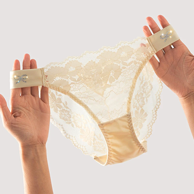 Women Seamless Low Waist Rhinestone Decor Brief Lace Panties Satin Silk Comfortable Sexy French Style Breathable Solid Underwear
Women Seamless Low Waist Rhinestone Decor Brief Lace Panties Satin Silk Comfortable Sexy French Style Breathable Solid Underwear
