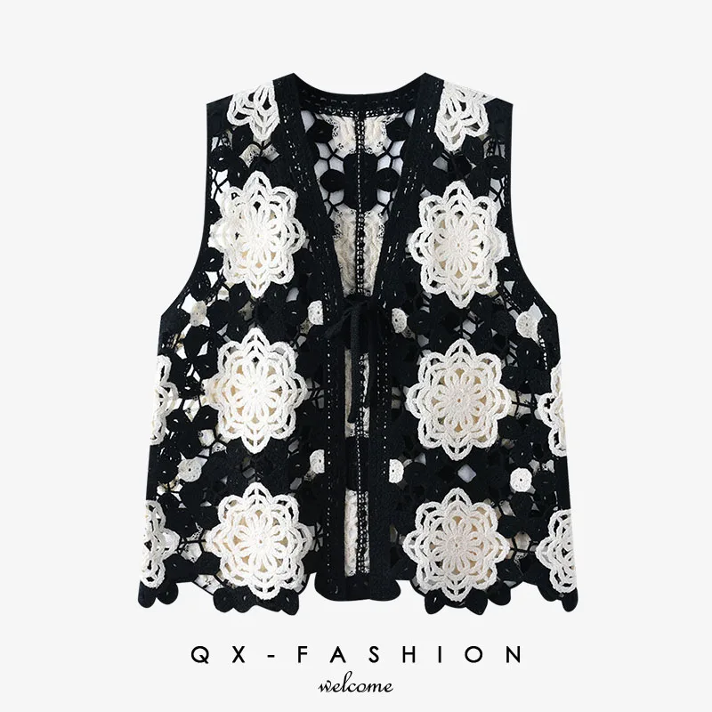 Niche designer retro interest wear sweet cool style elegant retro embroidered hollow lace with cardigan heatwave small vest
Niche designer retro interest wear sweet cool style elegant retro embroidered hollow lace with cardigan heatwave small vest