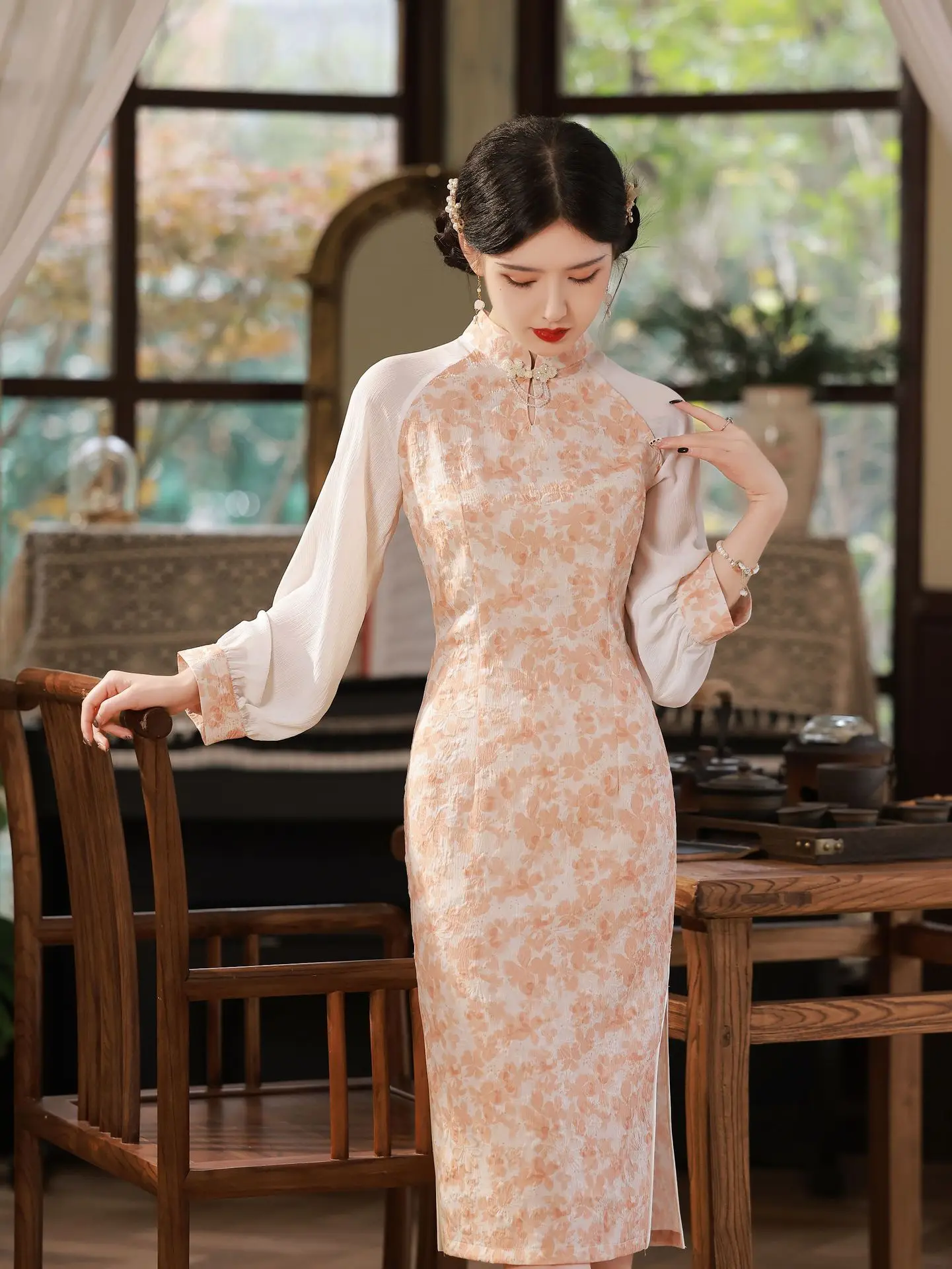 Elegant Traditional Long Sleeve Slim Qipao Women Vintage Floral Print Cheongsam Chinese Style Modern Dress
Elegant Traditional Long Sleeve Slim Qipao Women Vintage Floral Print Cheongsam Chinese Style Modern Dress