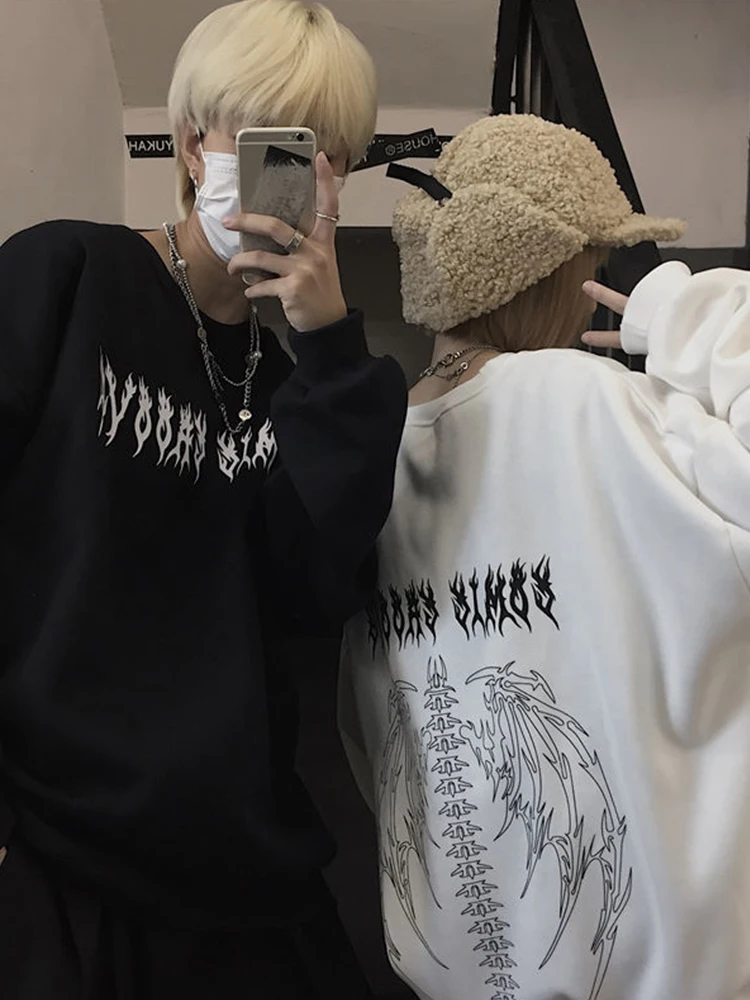 2022 New Autumn High Street Retro Dark Letter Printing Women Sweatshirts Round Neck Thin Ladies Fashion Loose Clothes Streetwear
2022 New Autumn High Street Retro Dark Letter Printing Women Sweatshirts Round Neck Thin Ladies Fashion Loose Clothes Streetwear