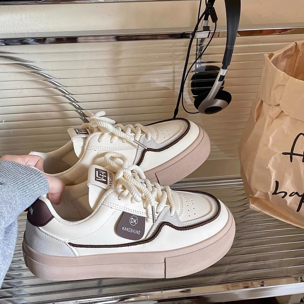 Little White Shoes Women's Spring/Autumn 2023 New Thick Sole Versatile Sports/Casual Shoes with Skirts and Vintage Board Shoes
Little White Shoes Women's Spring/Autumn 2023 New Thick Sole Versatile Sports/Casual Shoes with Skirts and Vintage Board Shoes