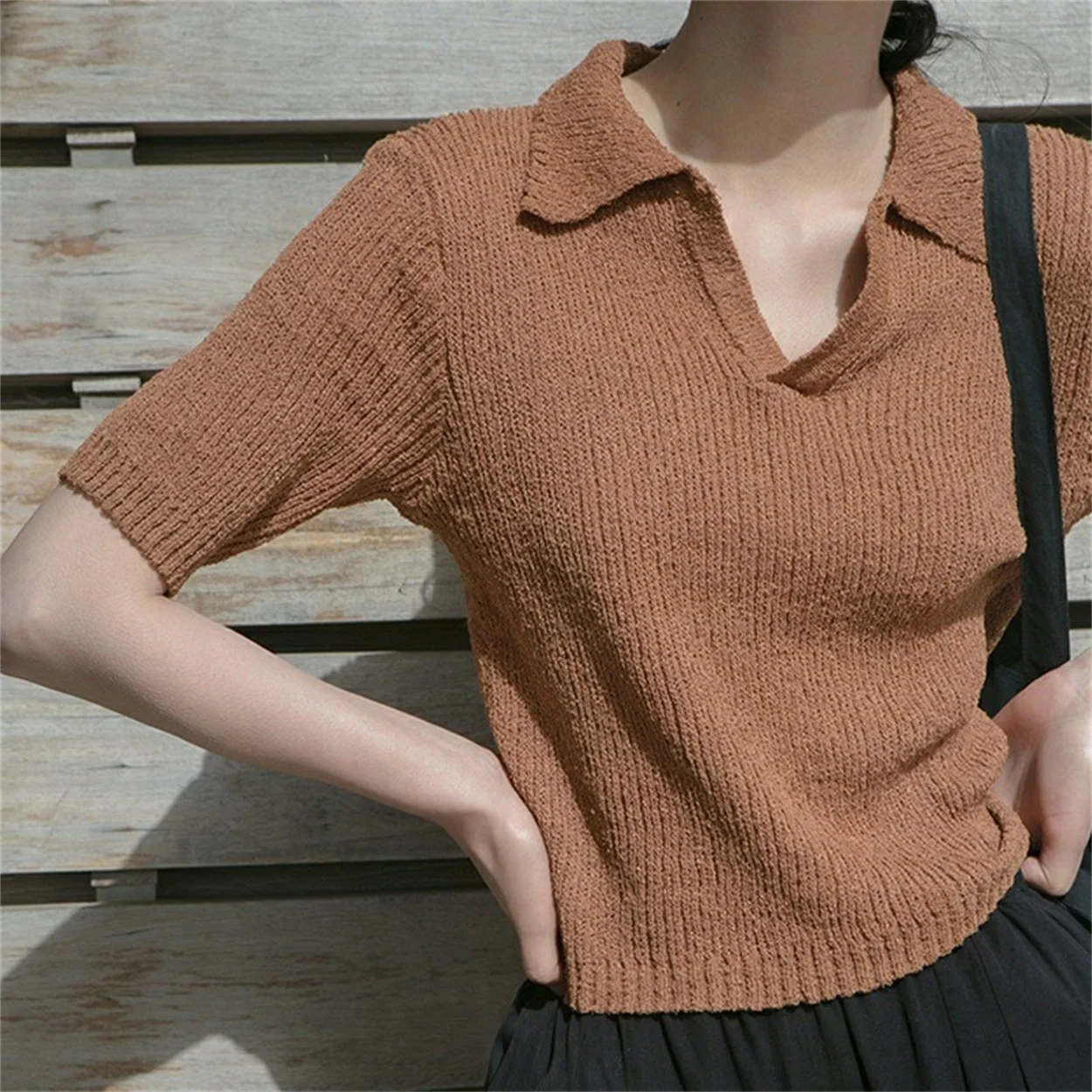 Sarebon-Short Sleeve Knitted Crop Top for Women, Turn Down Collar, 2 Colors, Summer Fashion, 2023
Sarebon-Short Sleeve Knitted Crop Top for Women, Turn Down Collar, 2 Colors, Summer Fashion, 2023