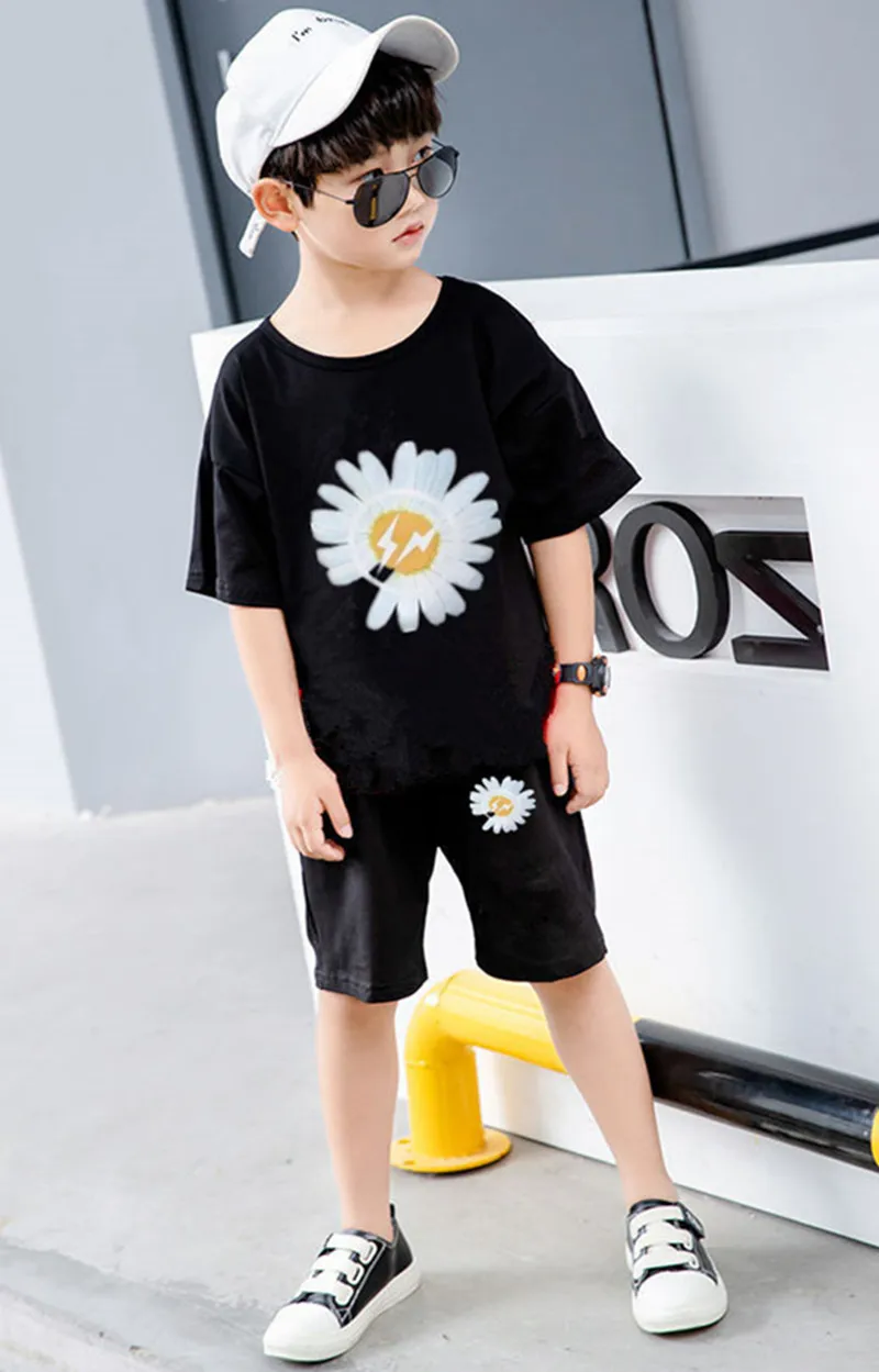 Boys Summer Suits New Boy Daisy Handsome Sports Short-Sleeved Korean Version Big Children's Clothing Trendy Sportwear Class
Boys Summer Suits New Boy Daisy Handsome Sports Short-Sleeved Korean Version Big Children's Clothing Trendy Sportwear Class