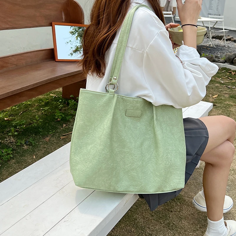 

Tote for women carrying small high-end sense of foreign atmosphere early spring new 2023 burst shoulder bag
