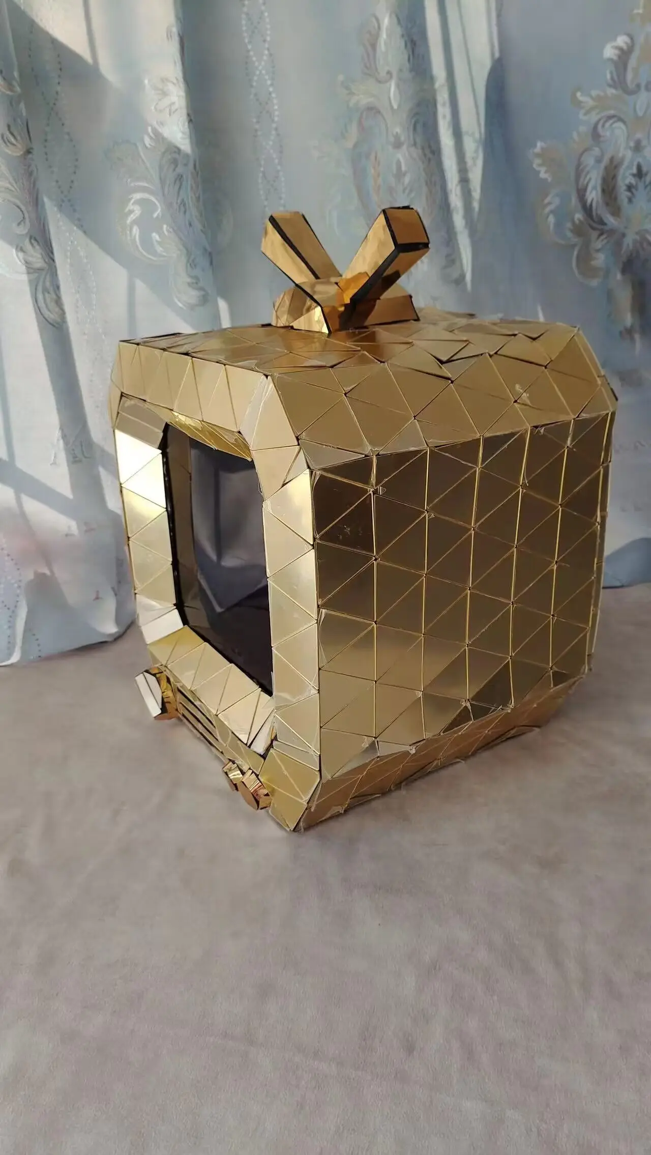 Mirrror Tv Helmet Gold Silver Glasses Headgear Luxury Shinny Party Headdress Carnival Event Dance Wear
Mirrror Tv Helmet Gold Silver Glasses Headgear Luxury Shinny Party Headdress Carnival Event Dance Wear