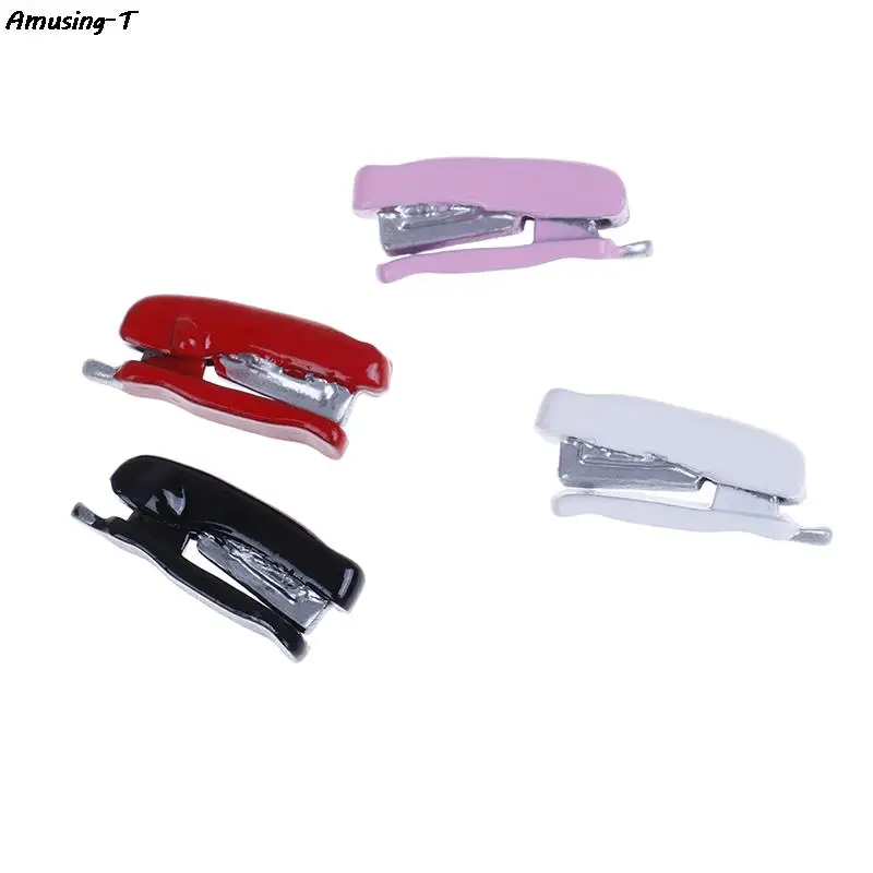 New 1pc 1:12 Dollhouse miniature metal stapler stationery office school miniature gift
New 1pc 1:12 Dollhouse miniature metal stapler stationery office school miniature gift