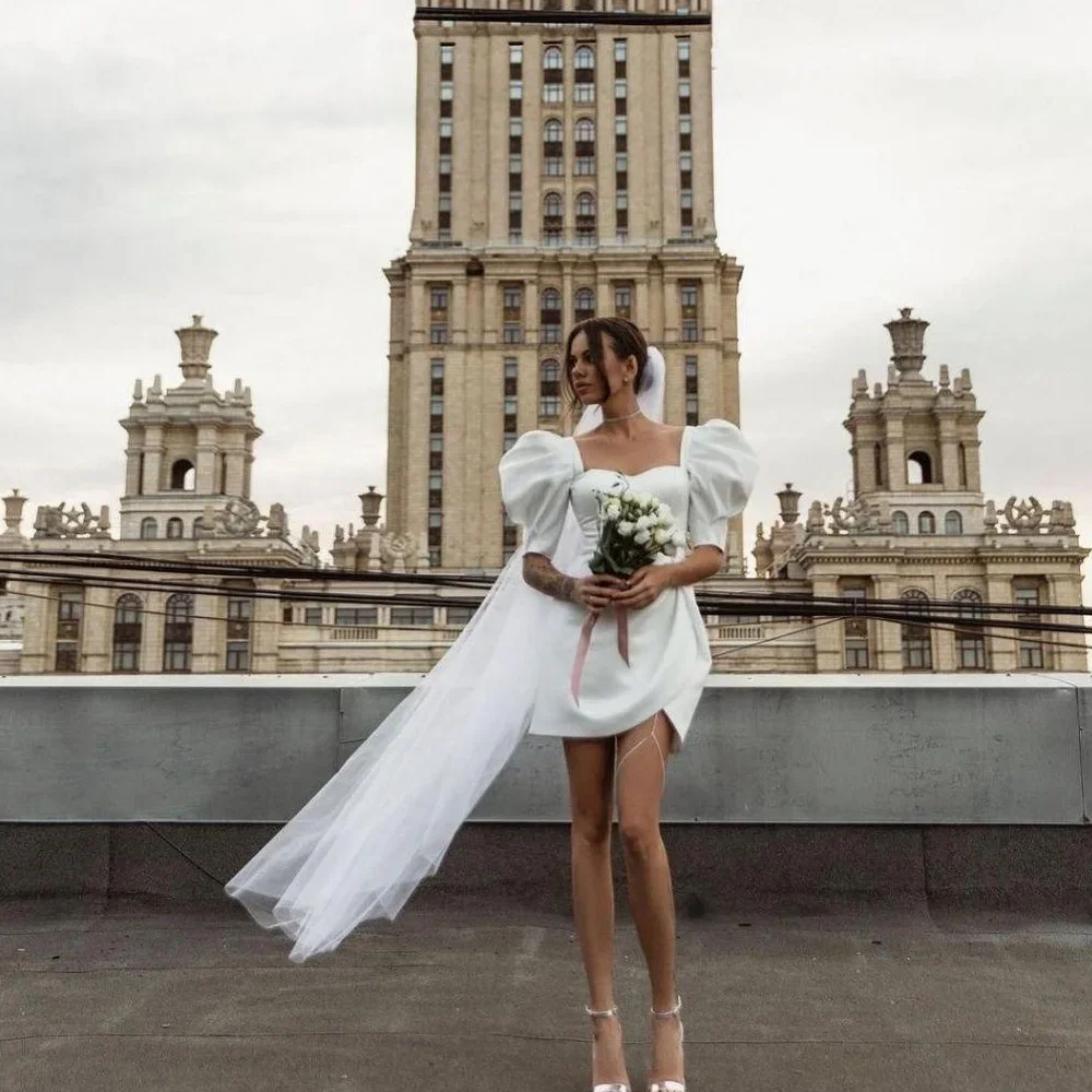 XPAY Simple Short Soft Satin Wedding Dresses Puff Short Sleeeves Sweetheart Mini Sexy Bridal Gowns With Tulle Long Veil
XPAY Simple Short Soft Satin Wedding Dresses Puff Short Sleeeves Sweetheart Mini Sexy Bridal Gowns With Tulle Long Veil