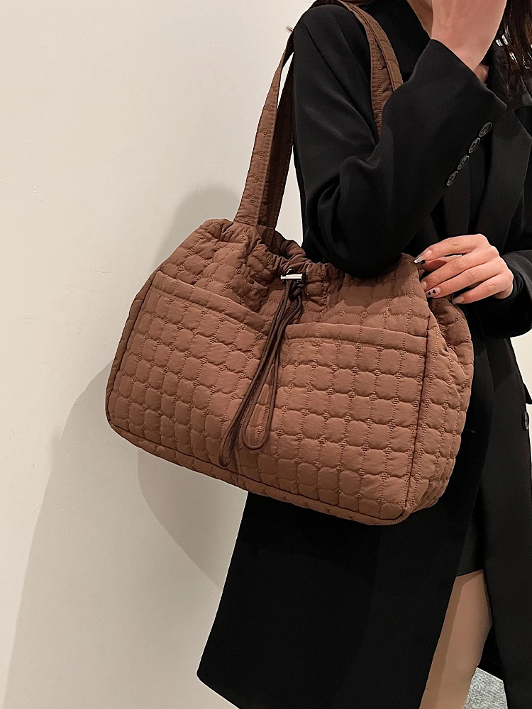 

Trendy Quilted Large Shoulder Crossbody Bags Women Tote Handbags and Purses Nylon Padded New Messenger Bag High Quality