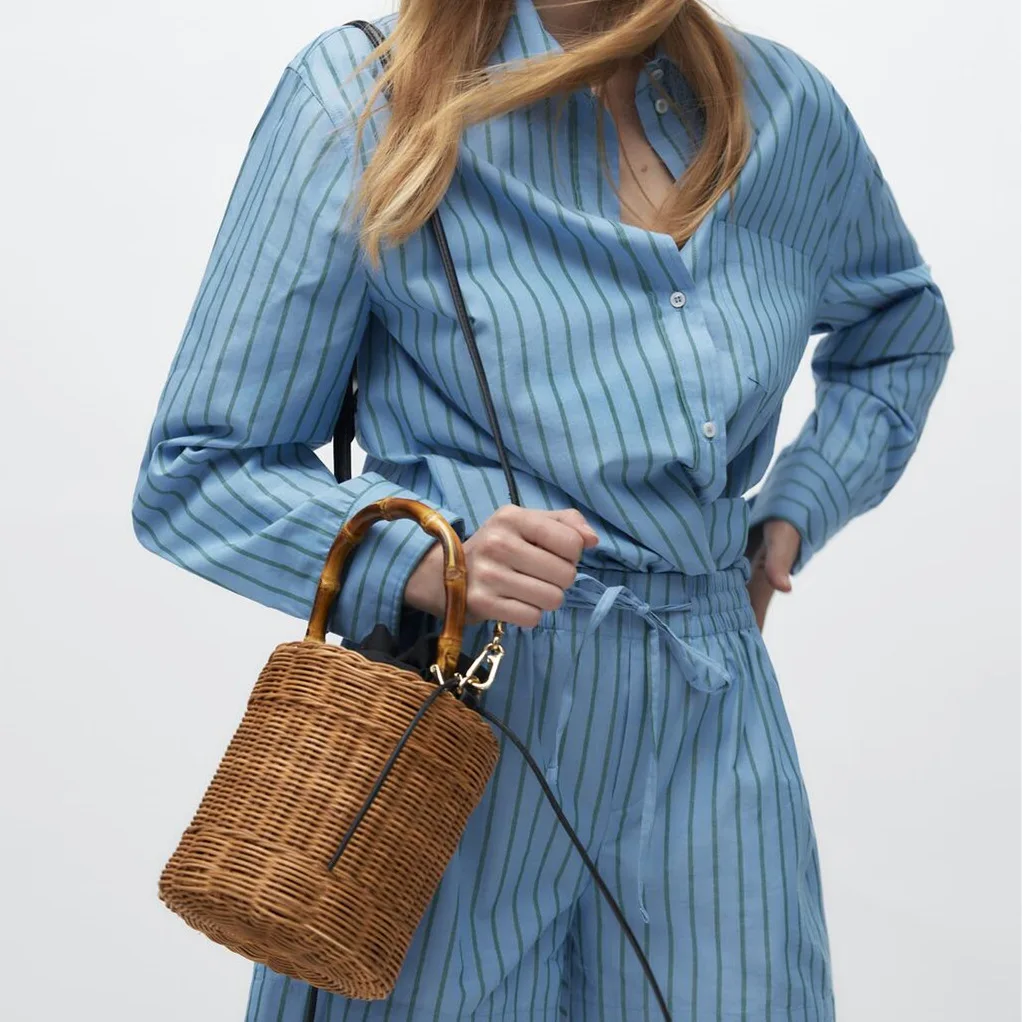 Fashion Rattan Women Shoulder Bags Designer Bamboo Handle Wicker Woven Handbags Casual Summer Beach Straw Bag Small Bucket Purse
Fashion Rattan Women Shoulder Bags Designer Bamboo Handle Wicker Woven Handbags Casual Summer Beach Straw Bag Small Bucket Purse