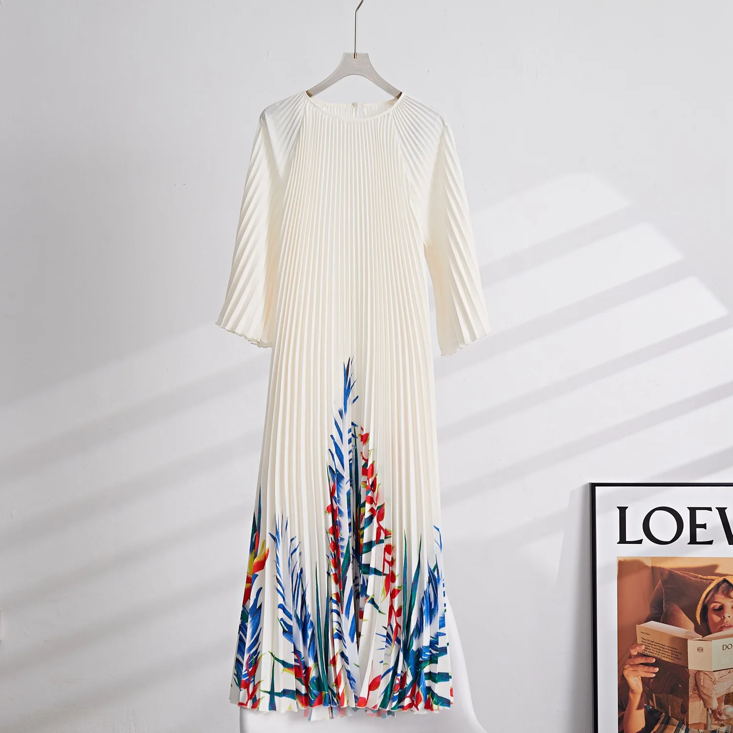 High Quality Summer Women Fashion Runway Pleated Dress Short Sleeve Big Swing Floral Printed Belt Long Party Vestidos N9360
High Quality Summer Women Fashion Runway Pleated Dress Short Sleeve Big Swing Floral Printed Belt Long Party Vestidos N9360