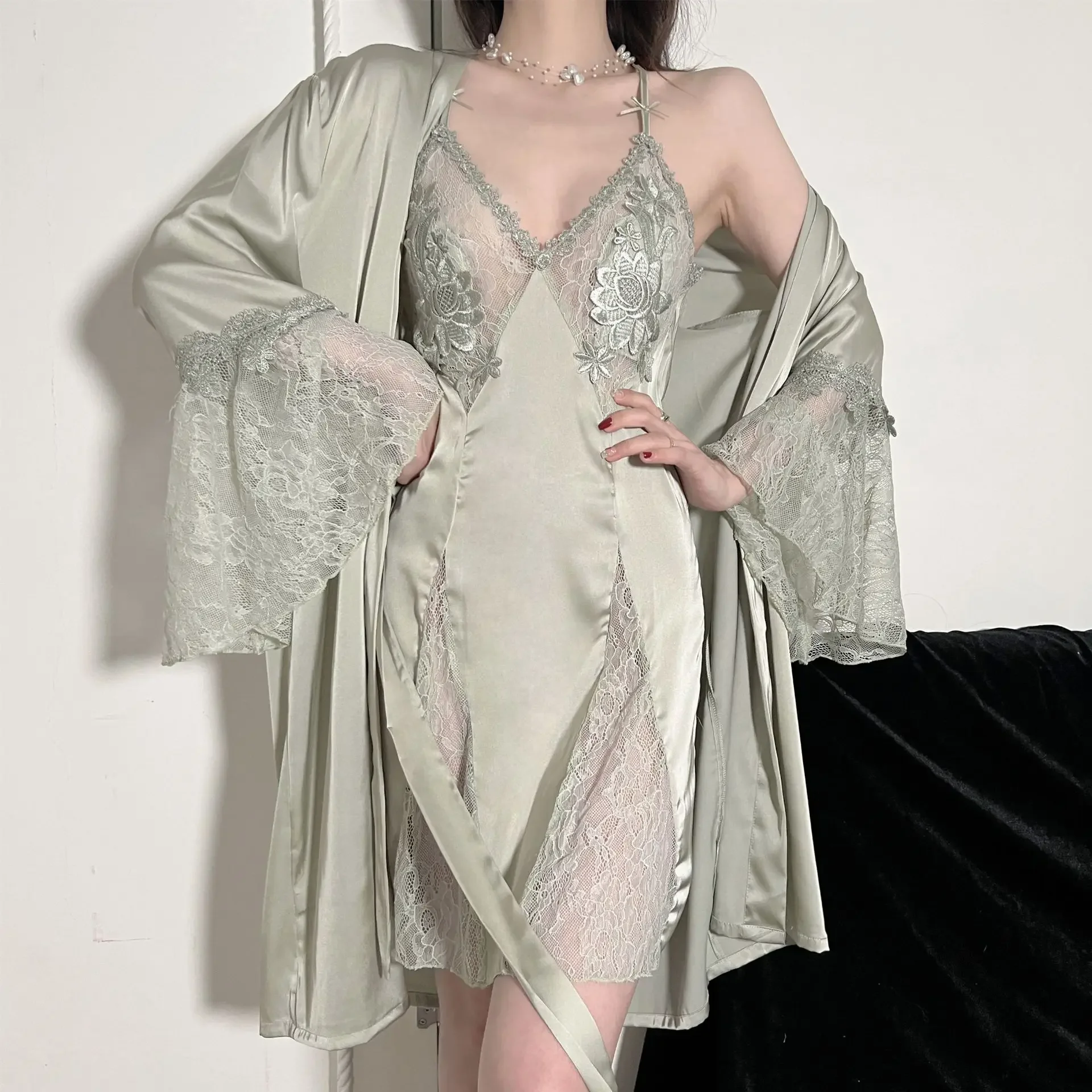 Sexy Lace Hollow Out Bathrobe Gown Suit Women Robe Sleepwear Nightgown Two Piece Set Kimono Nightdress Summer Satin Home Wear
Sexy Lace Hollow Out Bathrobe Gown Suit Women Robe Sleepwear Nightgown Two Piece Set Kimono Nightdress Summer Satin Home Wear
