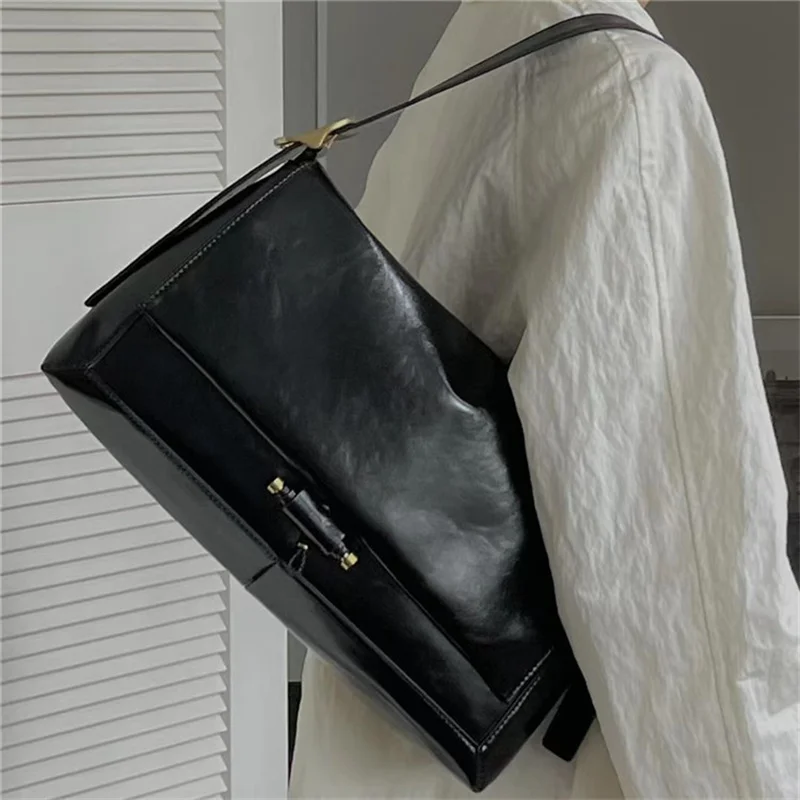 

FIRMRANCH Korean Style Autumn Winter Large-Capacity Commuter Flip Shoulder Underarm Bag Female Niche Design Lovely Cowhide Purse