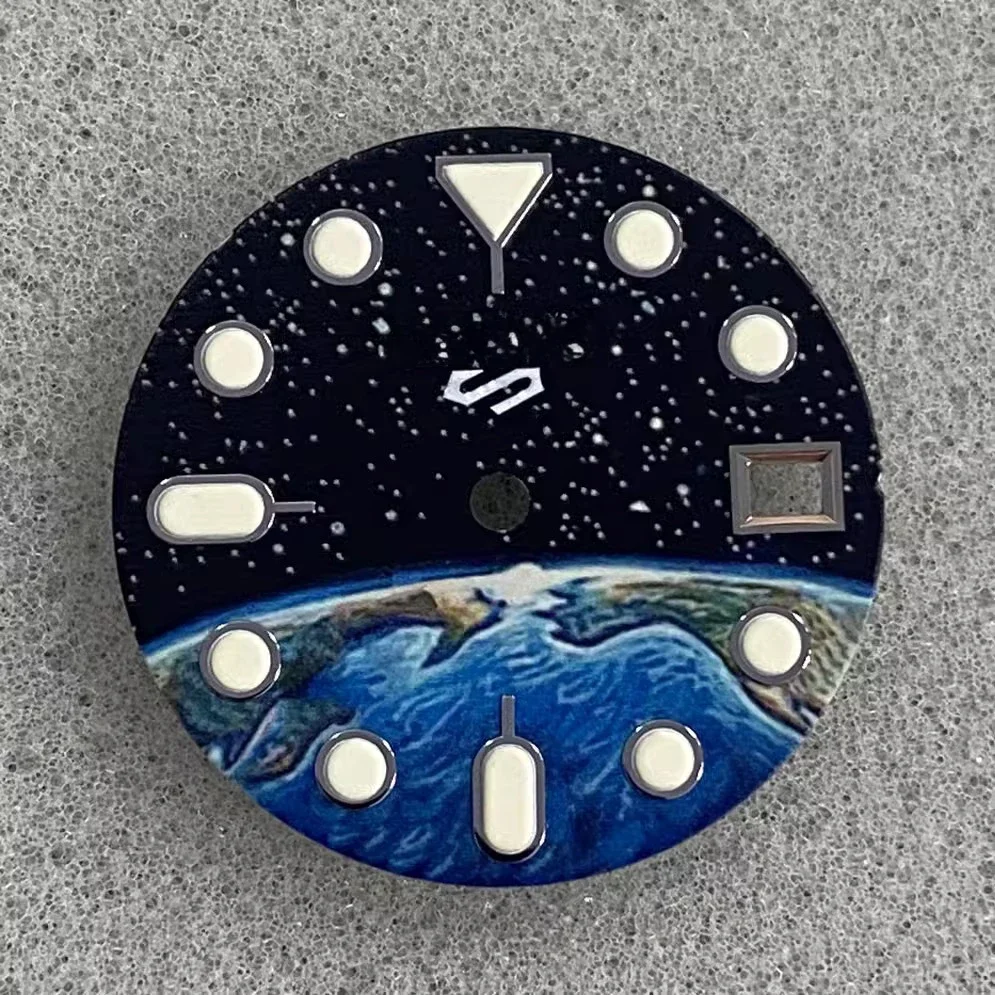 Светящийся S-образный циферблат Starry Sky, 28,5 мм, календарь, грандиозный зеленый светящийся циферблат, подходит для калибра NH35/36/4R
Светящийся S-образный циферблат Starry Sky, 28,5 мм, календарь, грандиозный зеленый светящийся циферблат, подходит для калибра NH35/36/4R