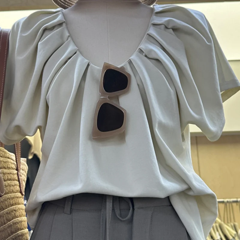 T-shirt women's 2024 summer dress new Korean version of loose pleated U-neck slim temperament Joker short-sleeved shirt.
T-shirt women's 2024 summer dress new Korean version of loose pleated U-neck slim temperament Joker short-sleeved shirt.