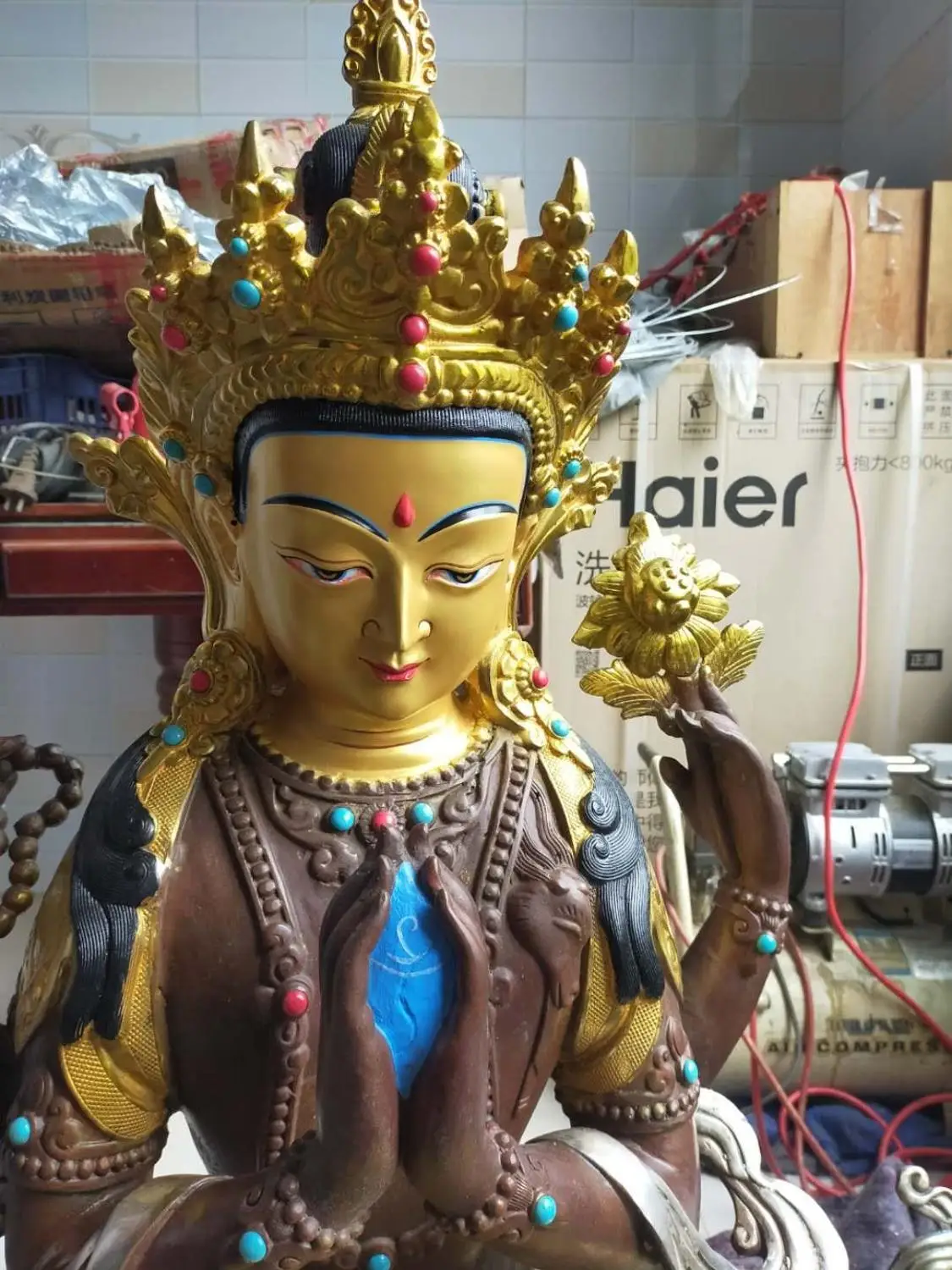 Сделанная на заказ латунная четырехручная шкала Avalokitesvara статуя Гуаньинь для польских храмов эффективная защита один метр
Сделанная на заказ латунная четырехручная шкала Avalokitesvara статуя Гуаньинь для польских храмов эффективная защита один метр