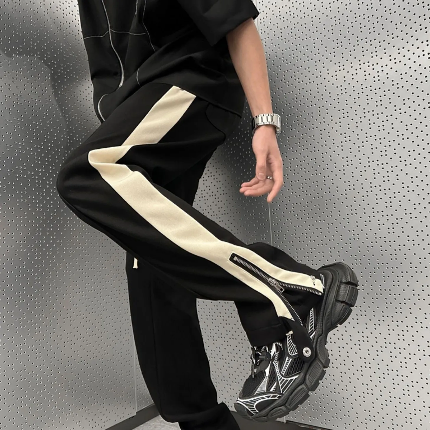American hip-hop splicing men and women high street personalized straight zipper split micro speaker casual pants for couples
American hip-hop splicing men and women high street personalized straight zipper split micro speaker casual pants for couples
