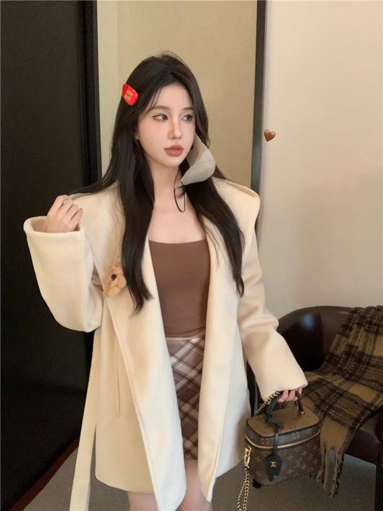 

New 2023 Fall Winter Fashion Milk White Woolen Coat Loose Waistband Belted Hooded Long Cloak Jacket Women Elegant Thick Cardigan