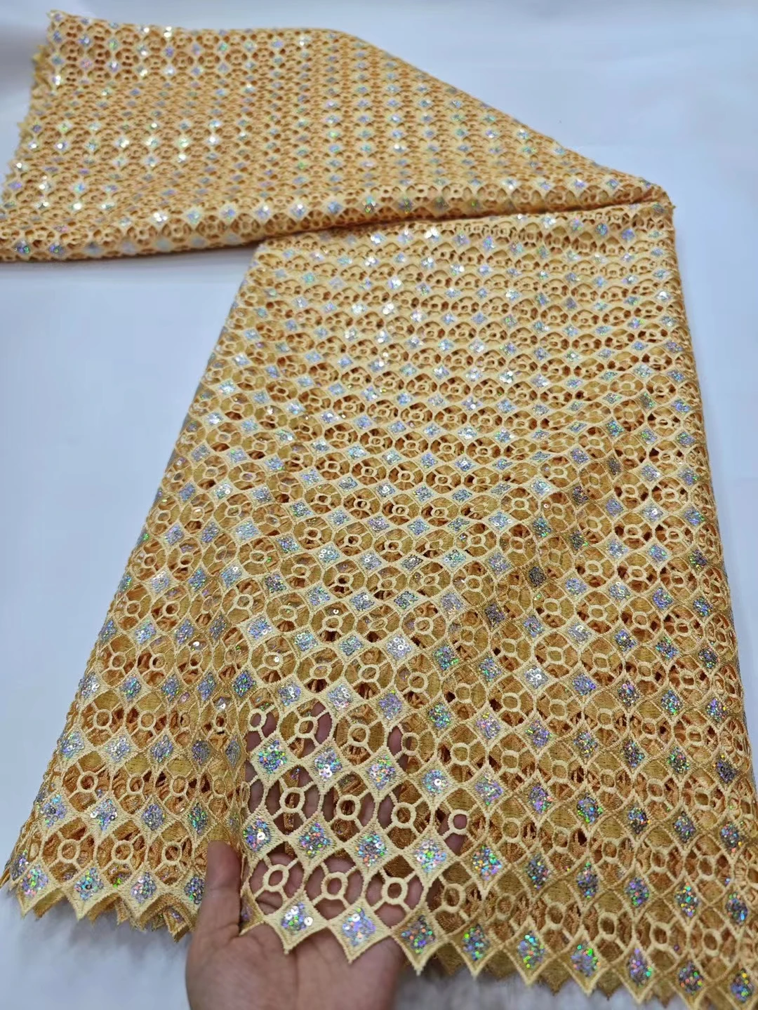 Новинка, золотые африканские блестки, Водорастворимая кружевная ткань, 2023 сетка, французская кружевная ткань из гипюра для нигерийского стандартного платья PHD23185
Новинка, золотые африканские блестки, Водорастворимая кружевная ткань, 2023 сетка, французская кружевная ткань из гипюра для нигерийского стандартного платья PHD23185