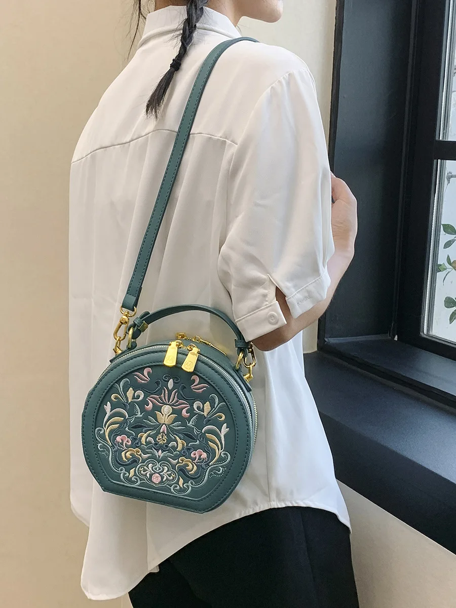 Advanced Textured Embroidery Handheld Women's Bag New Trend Literature One Shoulder Crossbody Small Round Bag
Advanced Textured Embroidery Handheld Women's Bag New Trend Literature One Shoulder Crossbody Small Round Bag