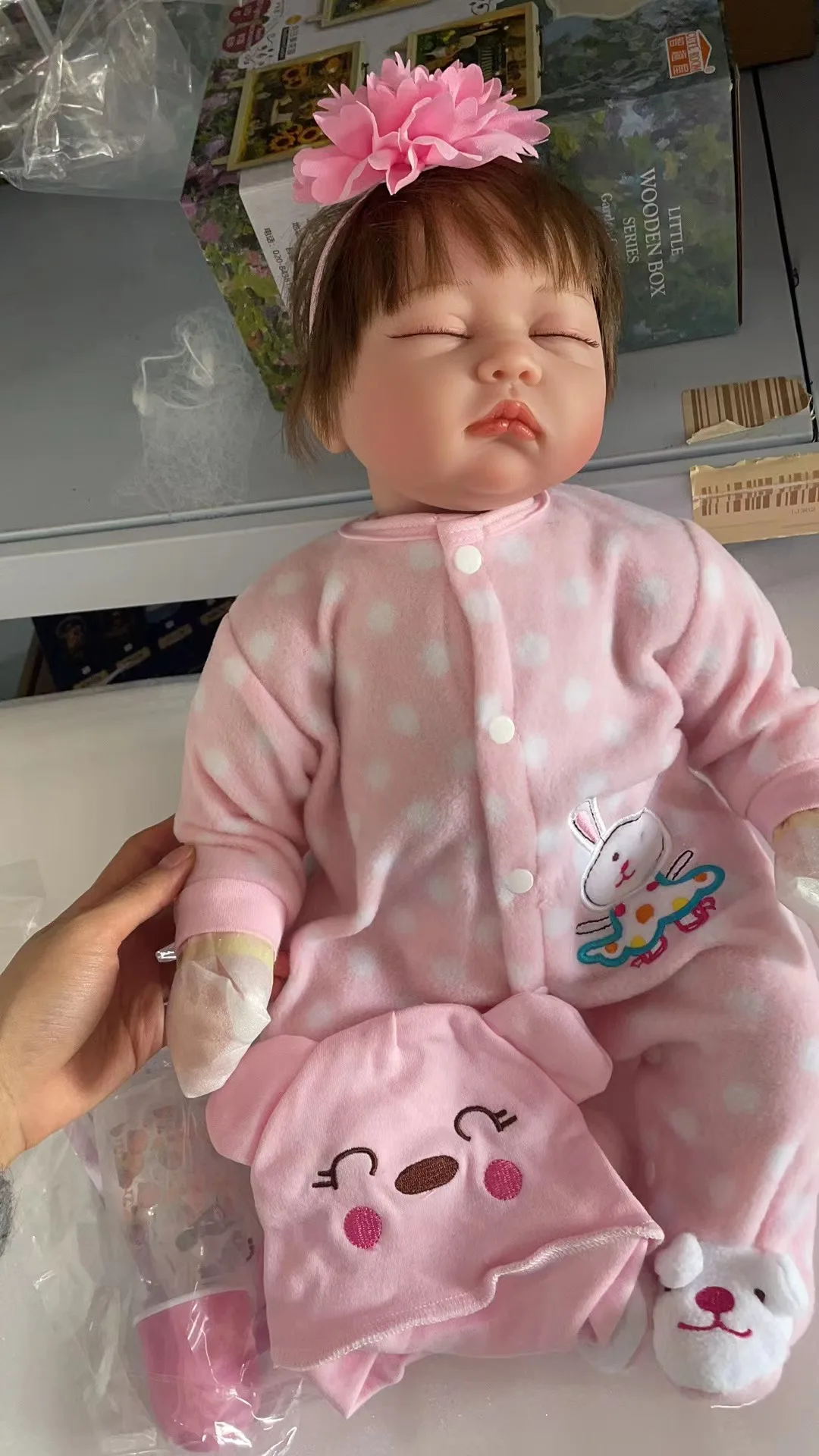 

55CM Bebe Realistic Reborn Baby Doll Sleeping Girl Lifelike Soft Silicone Real Touch Weighted Body Rooted Hair with Hat