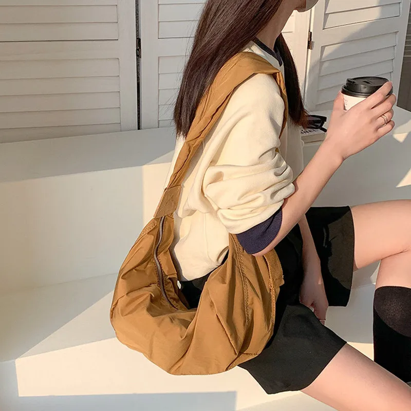 Женская сумка, вместительная Повседневная нейлоновая сумка через плечо, сумка для пельменей, Высококачественная однотонная сумка через плечо
Женская сумка, вместительная Повседневная нейлоновая сумка через плечо, сумка для пельменей, Высококачественная однотонная сумка через плечо