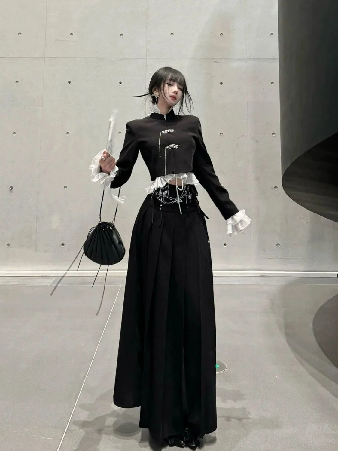 

Новый чёрный пиджак с воротником-стойкой в китайском национальном стиле приталенная плиссированная юбка с высокой талией комплект из двух предметов женский весенний Лидер продаж