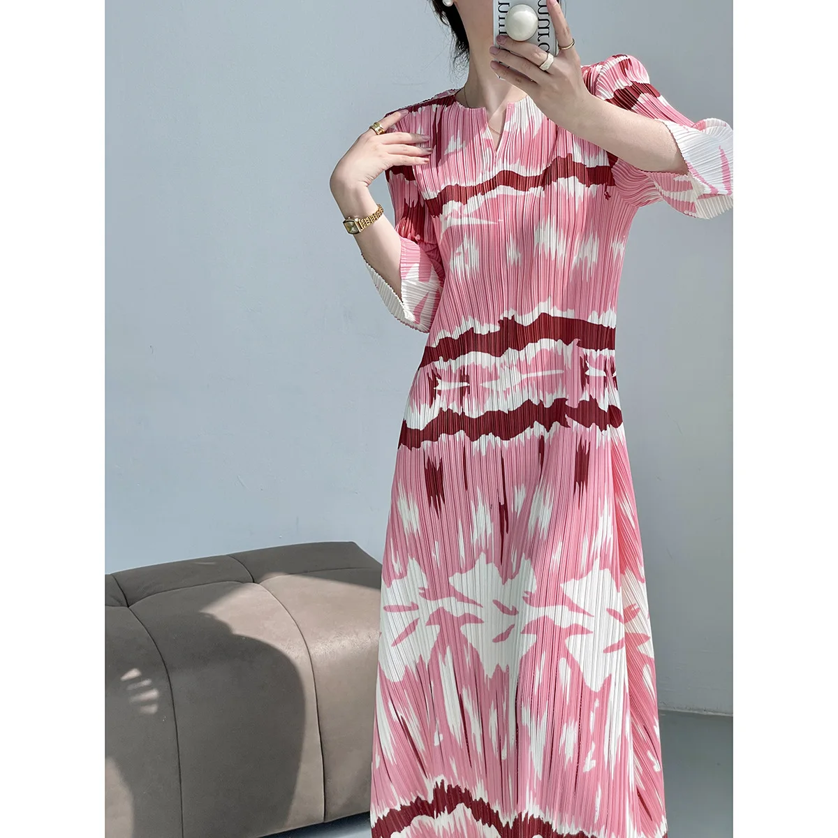Pleated 2023 Summer Advanced Fashion Loose Print V-neck Dress Temperament Split A-line Long Dress Holiday Beach Mini Dress
Pleated 2023 Summer Advanced Fashion Loose Print V-neck Dress Temperament Split A-line Long Dress Holiday Beach Mini Dress
