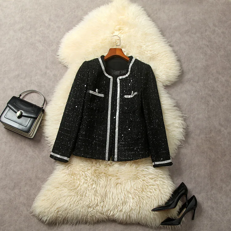 European and American women's clothing 2023 autumn new Long sleeve heavy bead button Round neck fashion Short tweed jacket
European and American women's clothing 2023 autumn new Long sleeve heavy bead button Round neck fashion Short tweed jacket