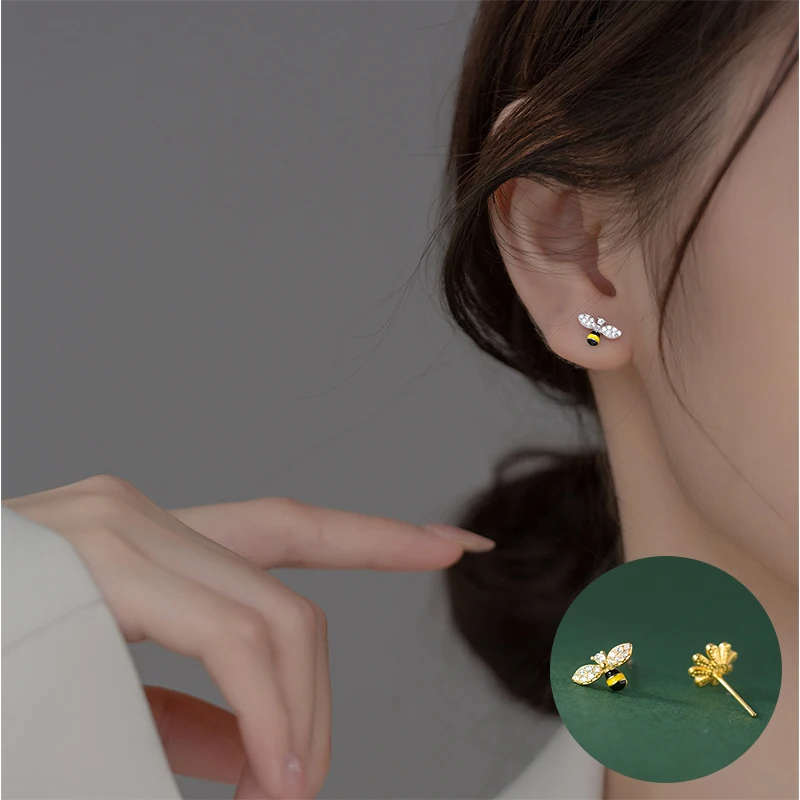100% 925 Sterling Silver Zircon Bee Earrings for Women Girl Fashion Simple Insect Flower Design Jewelry Party Gift Dropshipping
100% 925 Sterling Silver Zircon Bee Earrings for Women Girl Fashion Simple Insect Flower Design Jewelry Party Gift Dropshipping