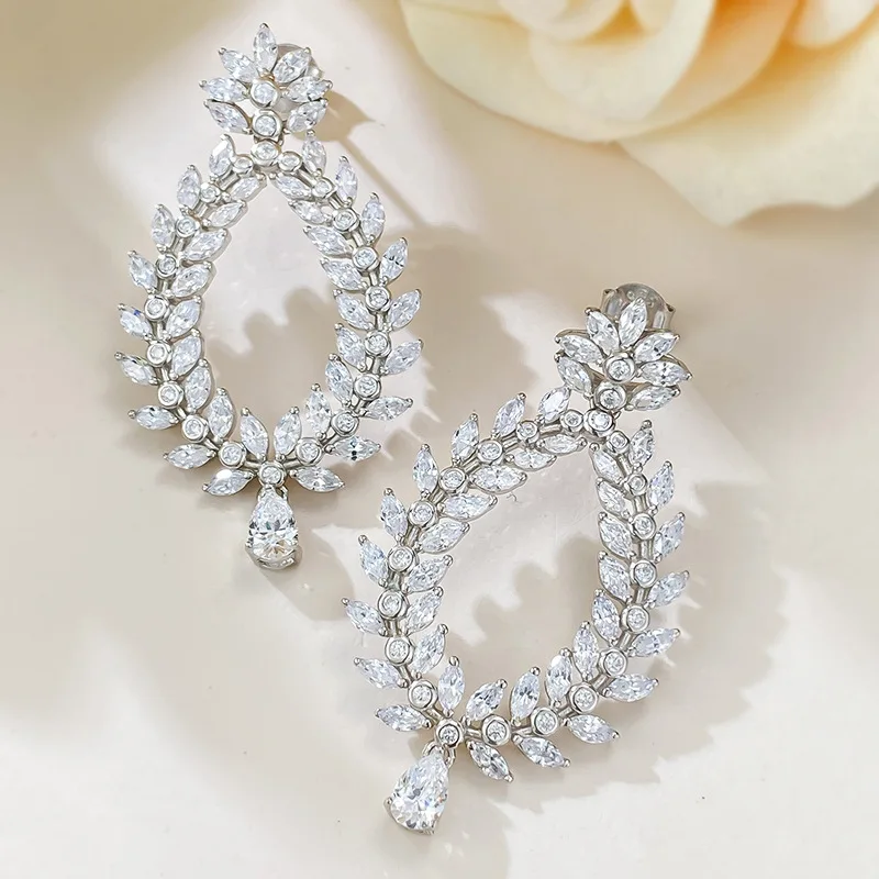 2023 New S925 Sterling Silver Luxury Inlaid Horse Eyes European and American Atmosphere Suitable for Evening Dresses
2023 New S925 Sterling Silver Luxury Inlaid Horse Eyes European and American Atmosphere Suitable for Evening Dresses