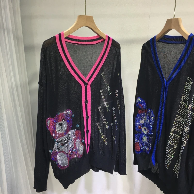 Blingbling Bear Hot Drilling Women Cardigans Top 2023 New Summer V-neck Single-breasted Thinn Jacket Coat Long Sleeve Sun Shirt
Blingbling Bear Hot Drilling Women Cardigans Top 2023 New Summer V-neck Single-breasted Thinn Jacket Coat Long Sleeve Sun Shirt