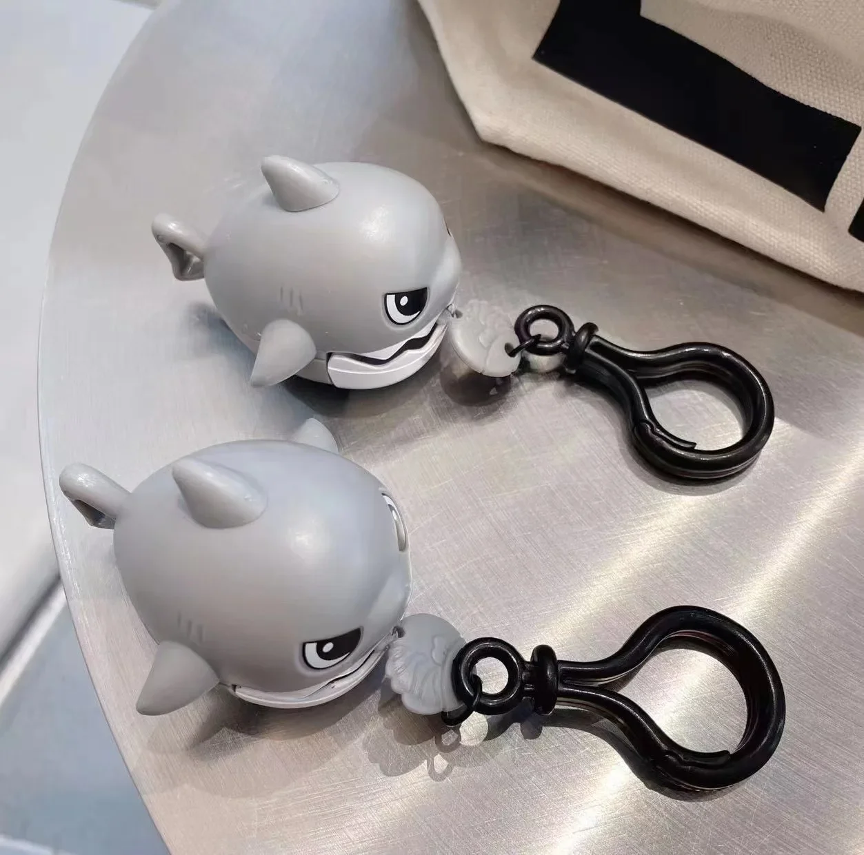 

Creative Small Shark Bite Fish Game Climbing Rope Bag Pendant Keychain Decompression Novelty Funny Pet Toys