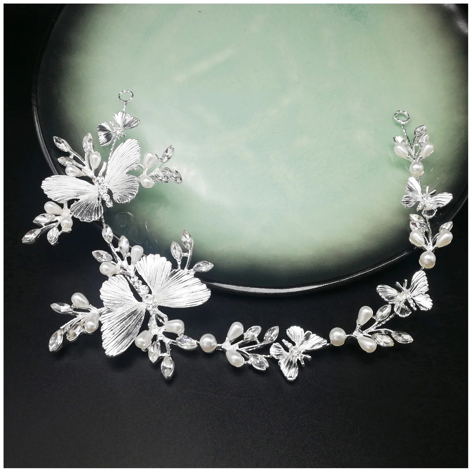 Lady Flower Butterfly Headband Sparkly Rhinestone Hair Decorarion for Masquerade Ball Banquet Cosplay
Lady Flower Butterfly Headband Sparkly Rhinestone Hair Decorarion for Masquerade Ball Banquet Cosplay