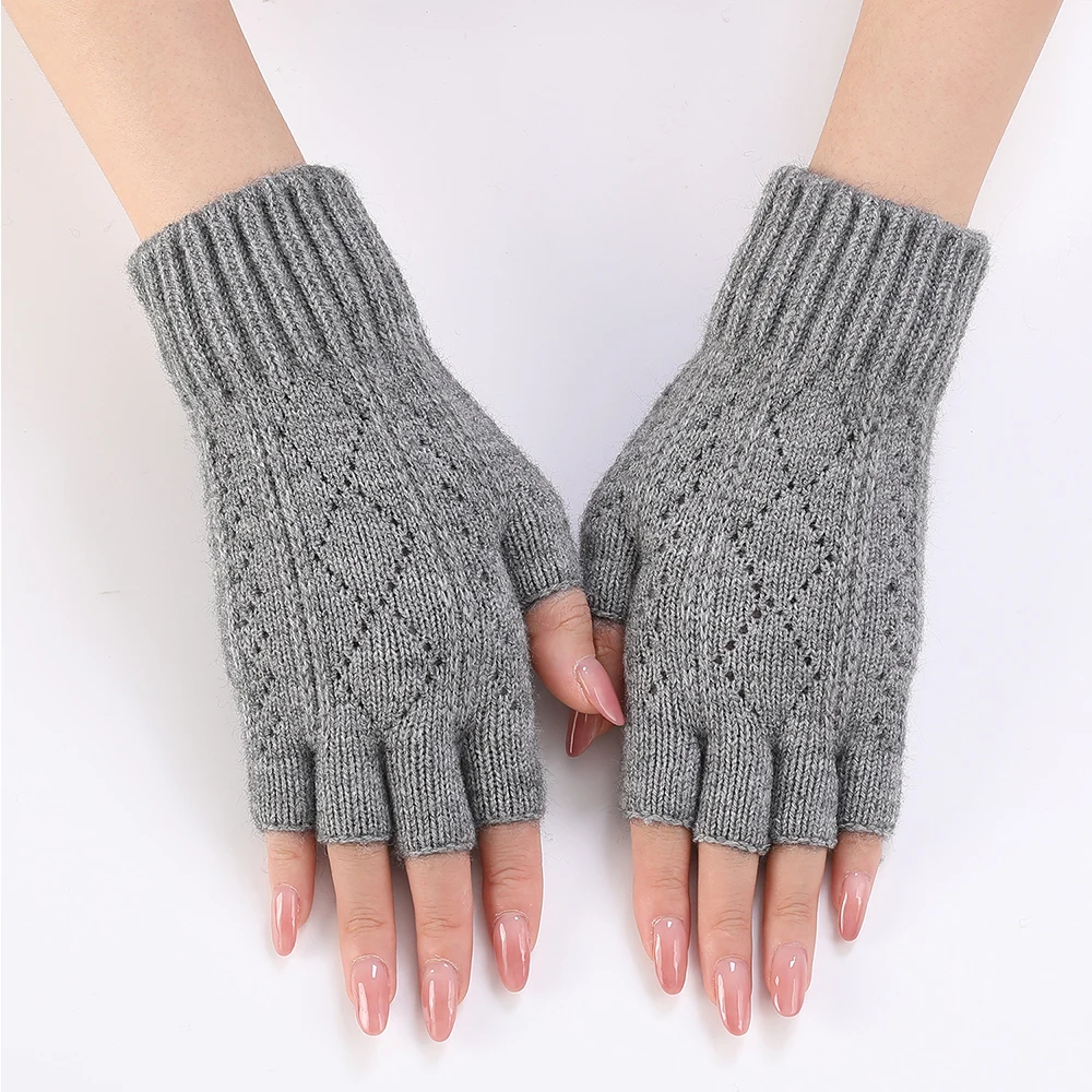 1 Pairs Winter Women Knit Gloves Warm Solid Gloves Half Finger Gloves Thermal Gloves Thick Fashion Winter Diamond-shaped Cutout
1 Pairs Winter Women Knit Gloves Warm Solid Gloves Half Finger Gloves Thermal Gloves Thick Fashion Winter Diamond-shaped Cutout