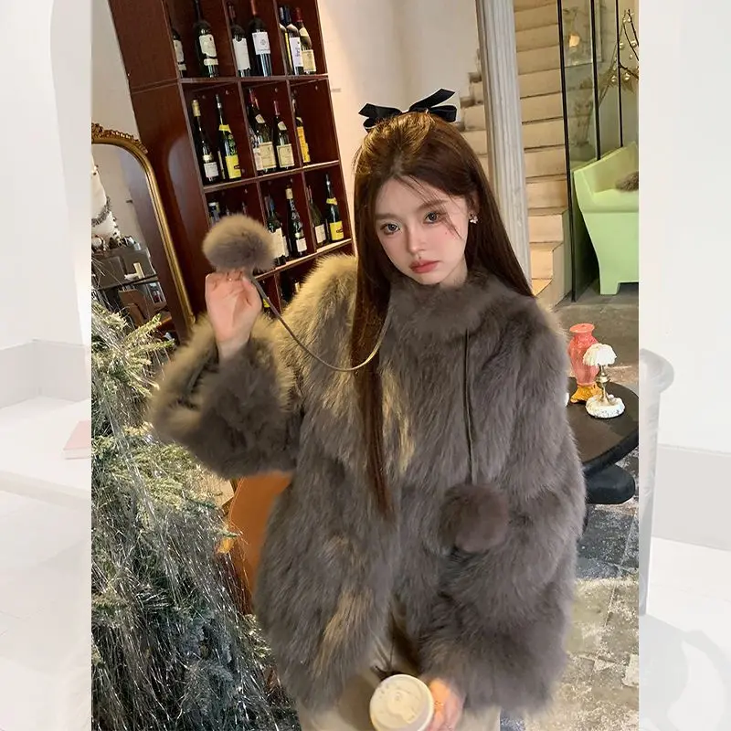 Luxury Cropped Collarless Faux Fur Coat Female 2023 Winter Hot Cool Girls Fluffy Short Fur Jacket New Faux Fox Fur Coats C77
Luxury Cropped Collarless Faux Fur Coat Female 2023 Winter Hot Cool Girls Fluffy Short Fur Jacket New Faux Fox Fur Coats C77