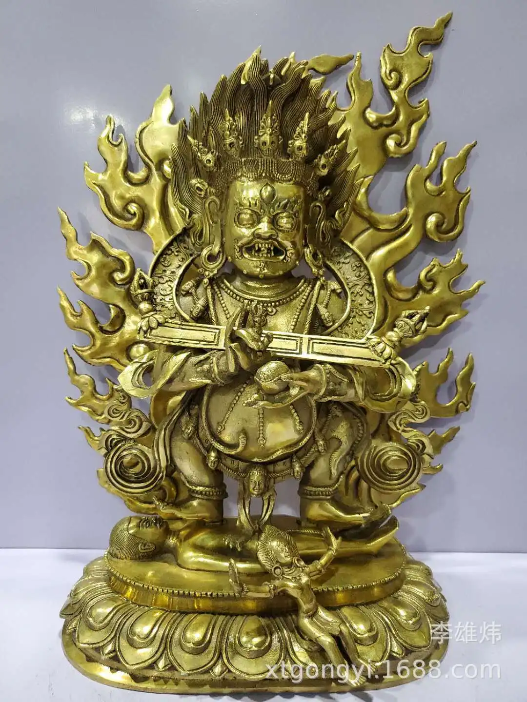 Two-armed bronze Dahetian Dharma protector 43cm red stick Mahakala tantric Buddha statue
Two-armed bronze Dahetian Dharma protector 43cm red stick Mahakala tantric Buddha statue