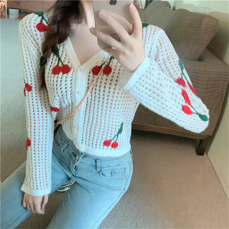 Vintage Sweater Women's Fashion Cut-out Sweet V-neck Long-sleeved Knitted Cardigan Spring and Autumn Knitted Short Jacket Top
Vintage Sweater Women's Fashion Cut-out Sweet V-neck Long-sleeved Knitted Cardigan Spring and Autumn Knitted Short Jacket Top