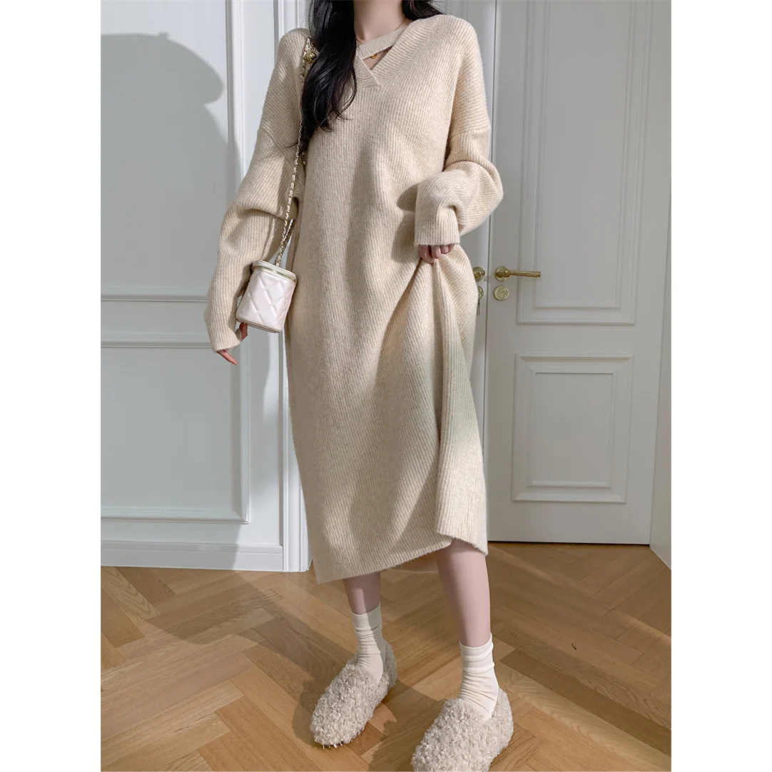Monochrome Wool Sweater Dress, Personalized Design, V-neck, Long Knitting, Straight Tube, Loose and Simple, Lazy
Monochrome Wool Sweater Dress, Personalized Design, V-neck, Long Knitting, Straight Tube, Loose and Simple, Lazy