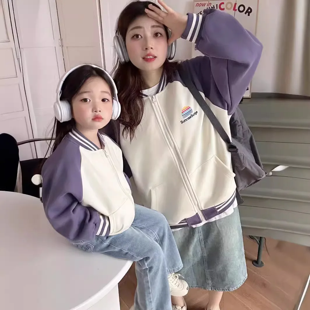 

Мама и дочь родственник семейная одежда в Корейском стиле пальто для мамы и ребенка Девочки Мальчика весенняя одежда для родителей и детей