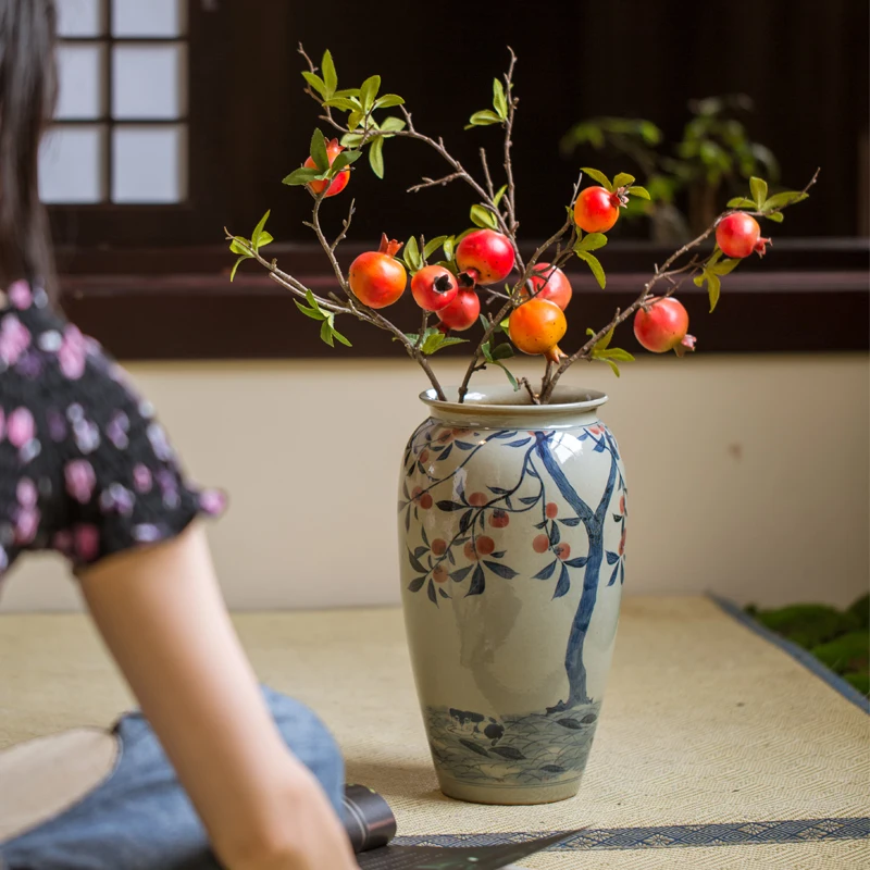 Hand-Painted Ceramic Vase High-Grade Vintage Blue and White Porcelain Living Room Decoration Hydroponic
Hand-Painted Ceramic Vase High-Grade Vintage Blue and White Porcelain Living Room Decoration Hydroponic