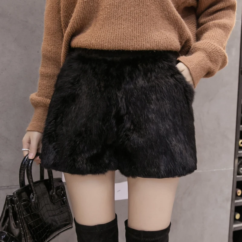 Warm Real Rabbit Fur Shorts Thermal Wool Short Trousers 2023 New Luxurious High Street Winter Fashion Casual Black Short Pants
Warm Real Rabbit Fur Shorts Thermal Wool Short Trousers 2023 New Luxurious High Street Winter Fashion Casual Black Short Pants