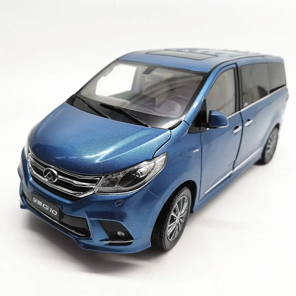 1: 18 Original Factory SAIC MAXUS G10 SUV MPV Business Simulated Alloy Car Model Desktop Decoration Bule White Gold Figures 
1: 18 Original Factory SAIC MAXUS G10 SUV MPV Business Simulated Alloy Car Model Desktop Decoration Bule White Gold Figures