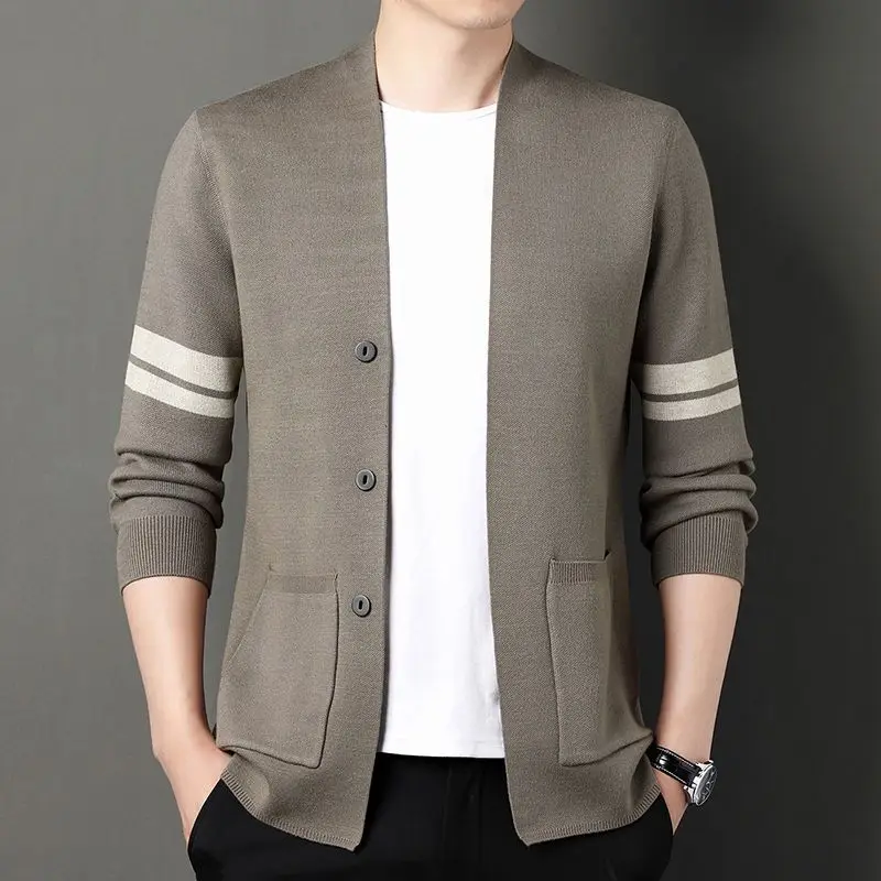 2024 Autumn KPOP Fashion Style Harajuku Slim Fit Sweaters Casual All Match Knitwear Cardigan V Neck Stripe Long Sleeve Outerwear
2024 Autumn KPOP Fashion Style Harajuku Slim Fit Sweaters Casual All Match Knitwear Cardigan V Neck Stripe Long Sleeve Outerwear