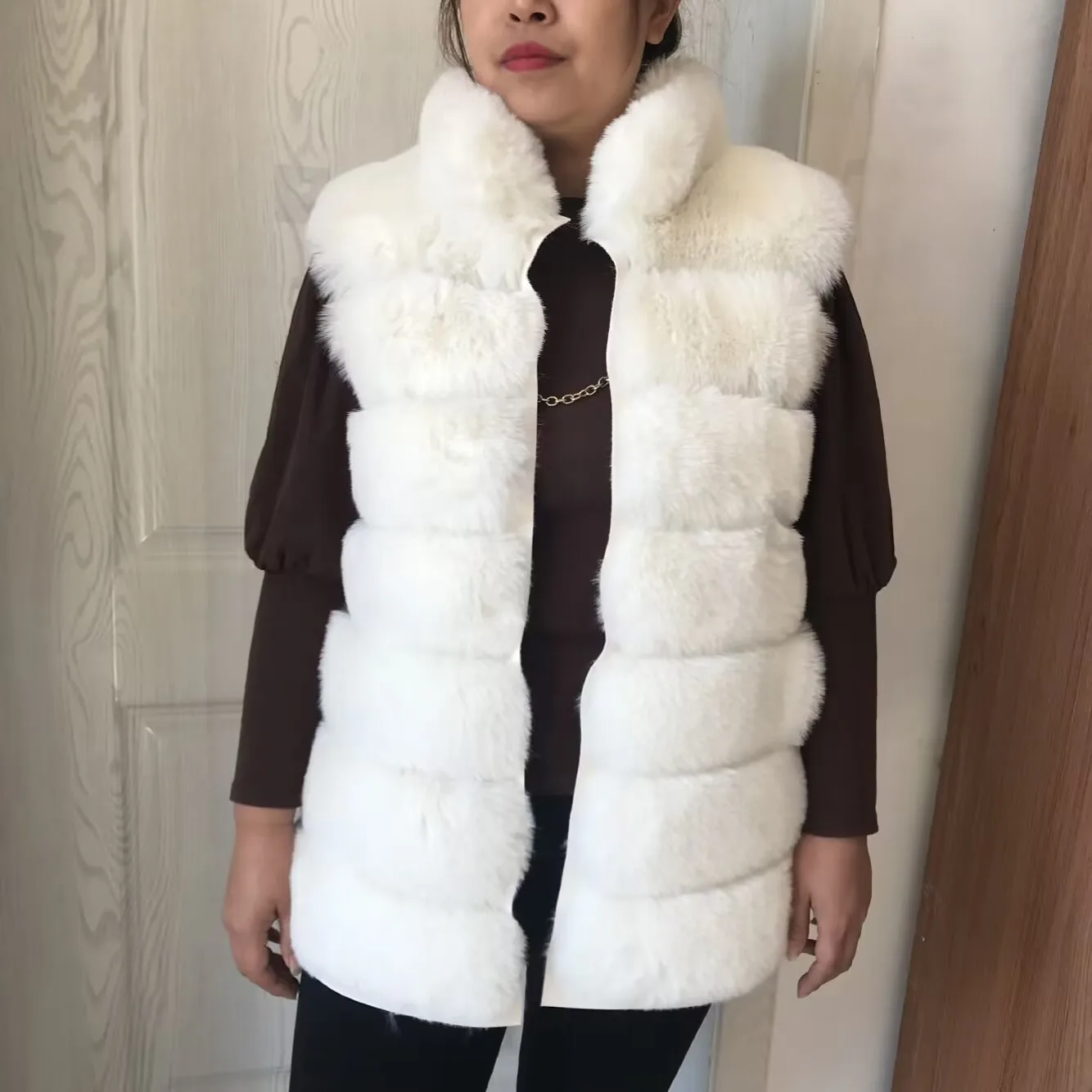2023 new fur vest women's autumn and winter faux fur vest plus stand collar Imitation furry fox artificial fur fashion coat
2023 new fur vest women's autumn and winter faux fur vest plus stand collar Imitation furry fox artificial fur fashion coat