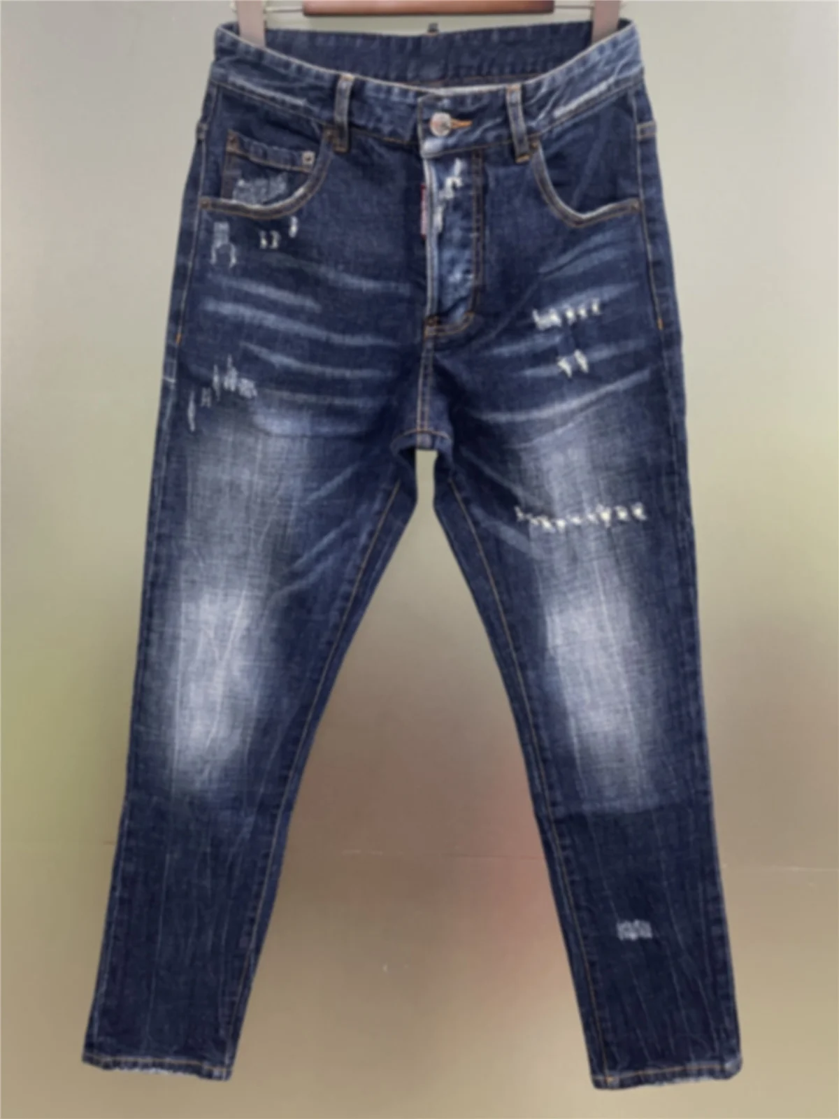 2024 Spring/Summer Slim Fit Personalized Versatile Paint Speckled Ink Feet Wear Out Micro Elastic D2 Jeans for Men
2024 Spring/Summer Slim Fit Personalized Versatile Paint Speckled Ink Feet Wear Out Micro Elastic D2 Jeans for Men